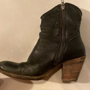 Frye black leather short cowboy boots. SiZe 7.